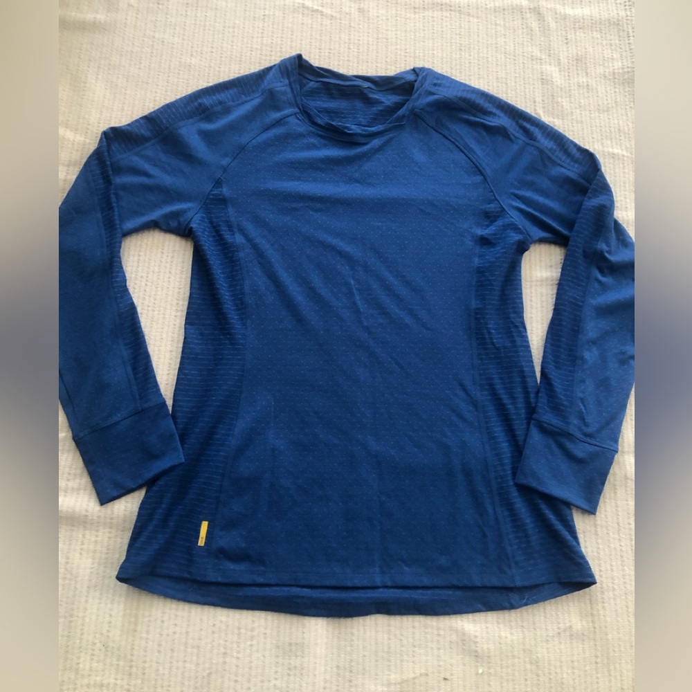 Lole long sleeve top women 
Very good condition
Color blue